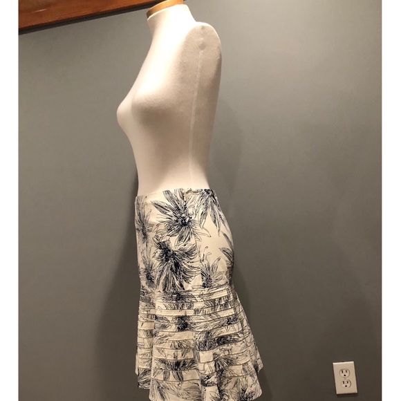 ✨HOST PICK!!✨ Anthropologie Skirt, Viola, Size 0 - Picture 3 of 8